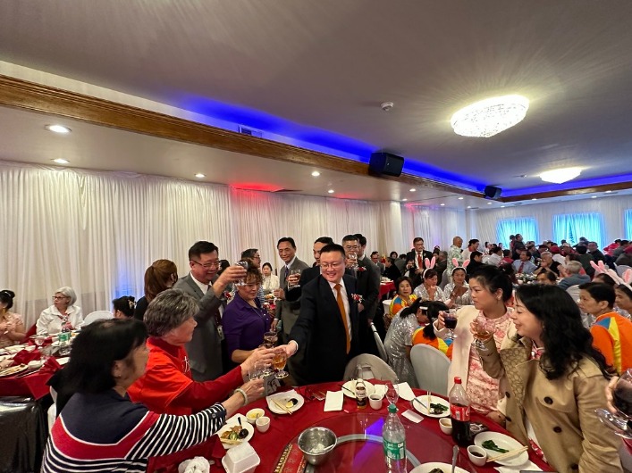 米兰摒弃四,前锋布局,孔塞桑更显,香港赛马,香港马会,赛马赛事,马术资讯